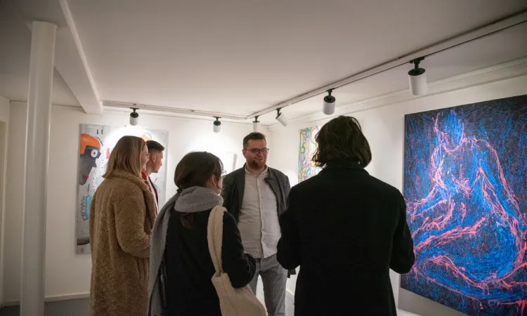 VACD Yüksek Lisans Programı Öğrencileri Çağdaş Sanatlar Galerisi'ni Ziyaret Etti JAVA