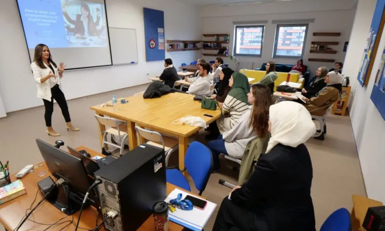 IUS ELS Direktörü İngilizce Öğretmeni Olarak İstihdam Edilebilirliği Arttırmak: ELIT/ELT Konuk Konuşması