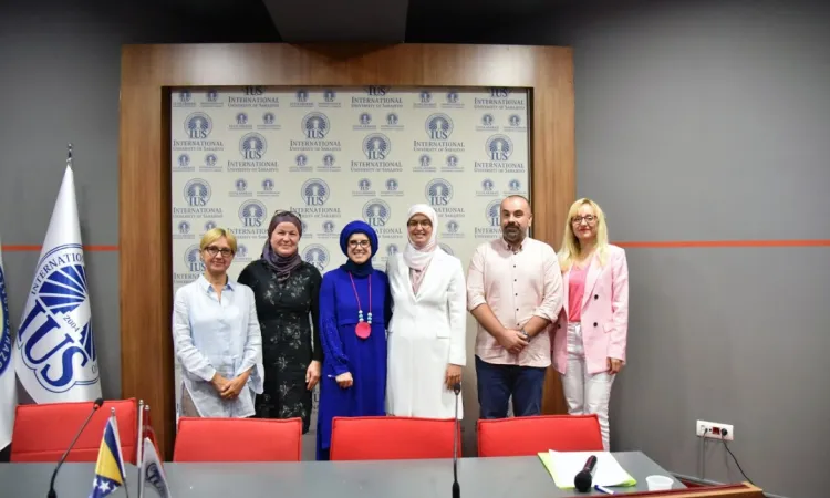 Emina Jelešković Doktora Tezini Başarıyla Savunuyor