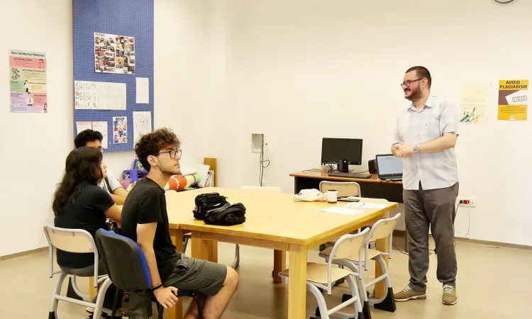 Shakespeare Doğaçlama: Dr. Kahrić ile Performansa Pratik Bir Giriş