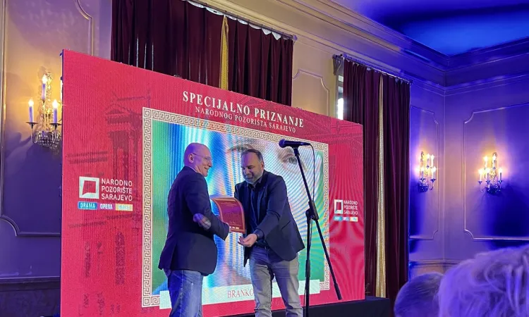 Sanat ve Yeniliğin Kutlaması: Doç. Dr. Branko Vekić’e Saraybosna Ulusal Tiyatrosu’ndan Ödül